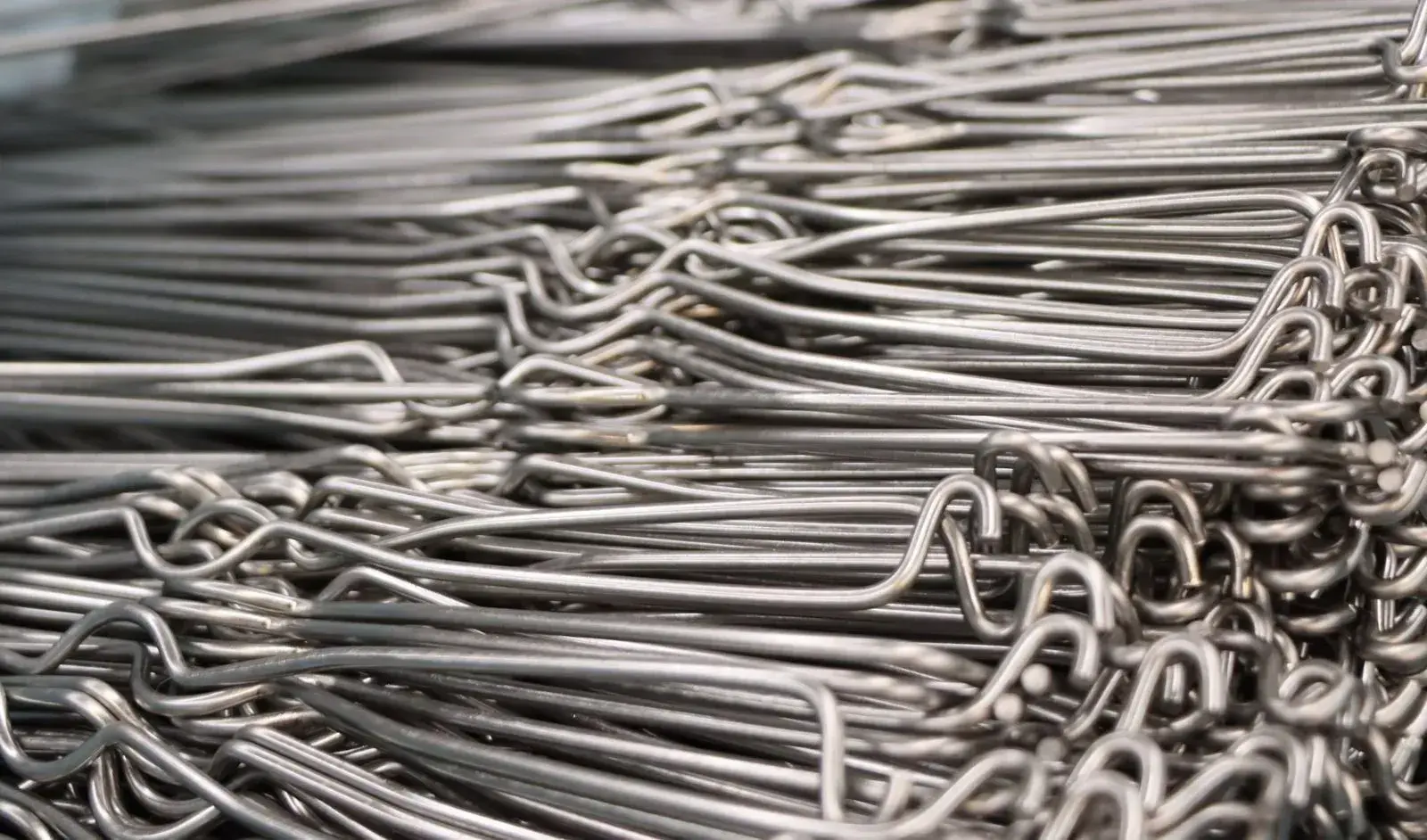 Bundles of formed stainless steel wire snaps and leaders